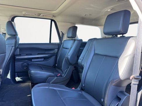 Used 2022 Ford Expedition XLT image 12