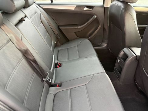 Used 2017 Volkswagen Jetta SE FWD image 19