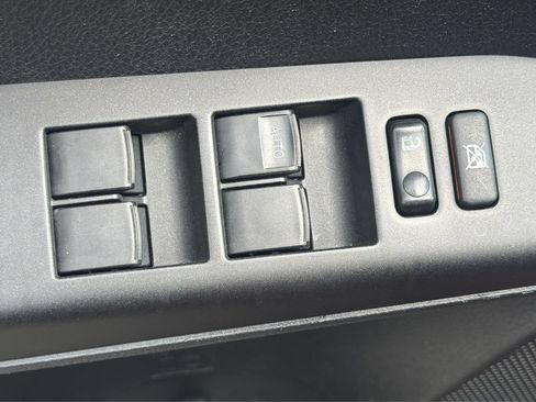 Used 2017 Toyota RAV4 LE FWD image 31