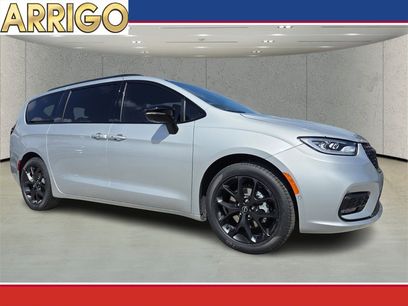 New 2026 Chrysler Pacifica Select w/ S Appearance Package