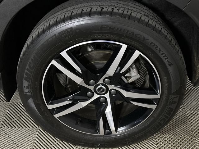 Used 2023 Volvo XC40 B5 Plus AWD/4WD image 34