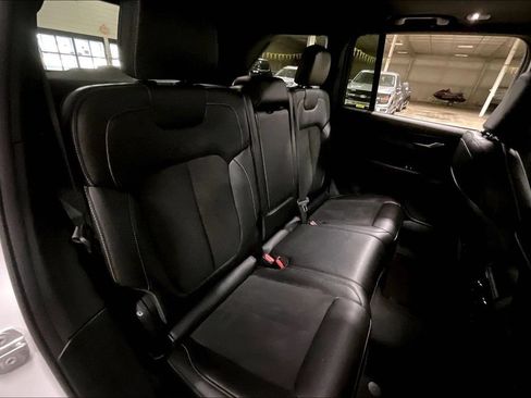 Used 2023 Jeep Grand Cherokee Laredo AWD/4WD image 26