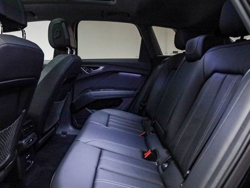 New 2025 Audi Q4 e-tron Prestige image 21