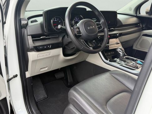 Used 2023 Kia Carnival EX FWD image 10
