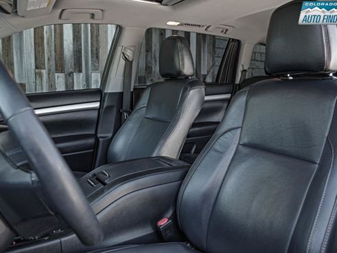 Used 2019 Toyota Highlander XLE AWD/4WD image 13