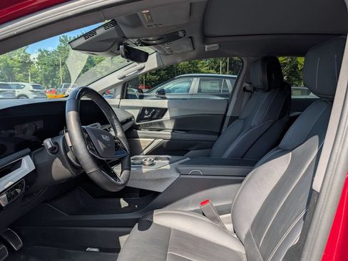 Used 2025 Cadillac Optiq Sport 2 w/ LPO, Floor Liner Package AWD/4WD image 5