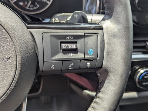 Certified 2025 Nissan Pathfinder SL FWD image 29