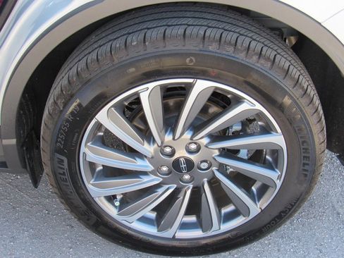 Used 2023 Lincoln Corsair Reserve image 9