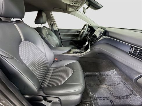 Certified 2022 Toyota Camry SE image 25