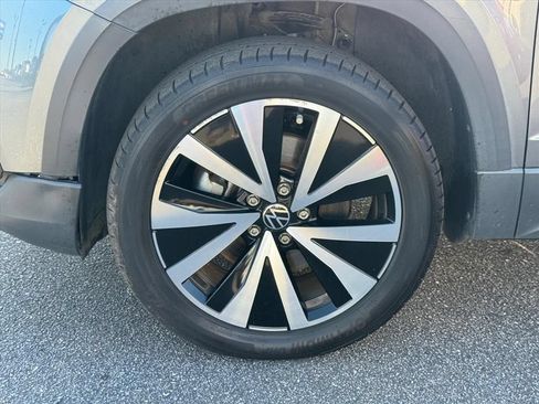 Used 2022 Volkswagen Taos SE FWD image 9