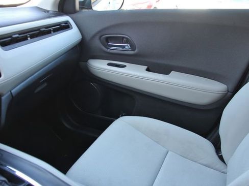 Used 2021 Honda HR-V LX image 29