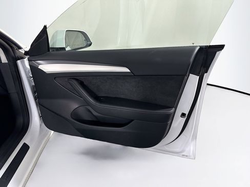 Used 2023 Tesla Model 3 Standard Range image 32