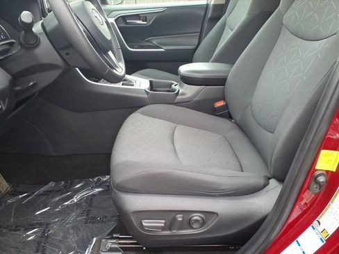 Used 2021 Toyota RAV4 XLE image 15