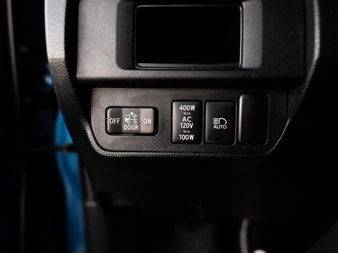 Used 2018 Toyota Tacoma TRD Sport image 24