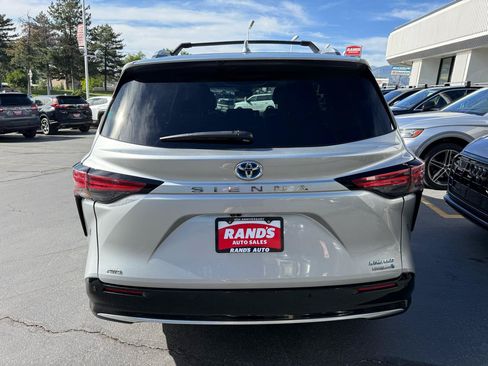 Used 2024 Toyota Sienna Limited AWD/4WD image 9