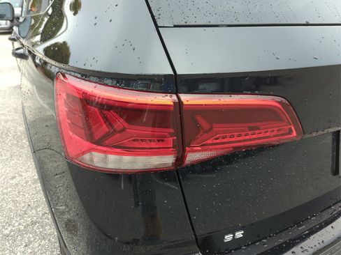 Used 2022 Volkswagen Taos SE w/ Panoramic Sunroof Package image 18