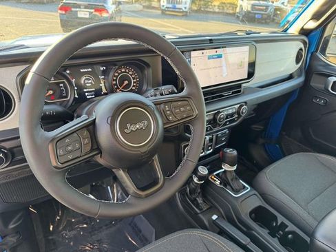 Used 2025 Jeep Wrangler Sport image 13