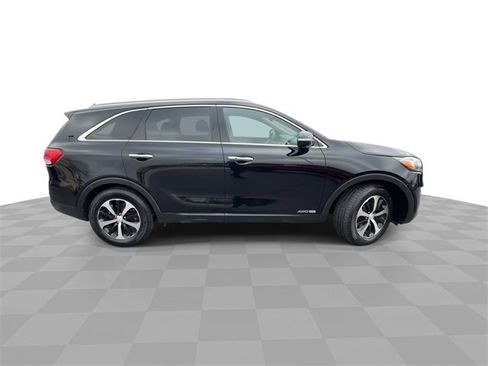 Used 2017 Kia Sorento EX image 9