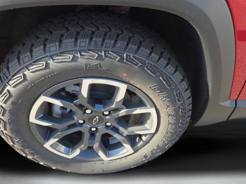 New 2026 Chevrolet Equinox ACTIV w/ LPO, Floor Liner Package FWD image 9