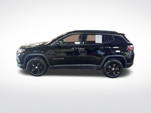Used 2024 Jeep Compass Latitude AWD/4WD image 2