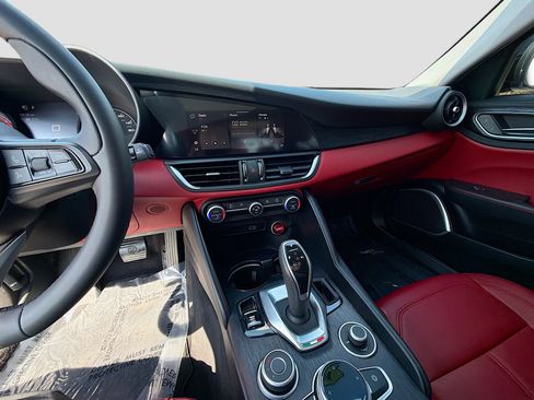 Used 2021 Alfa Romeo Giulia Sprint w/ Sun & Sound Package image 26