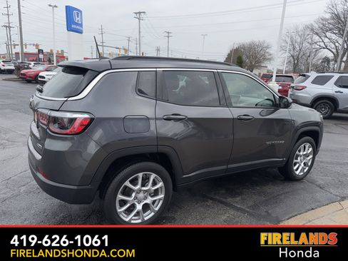 Used 2024 Jeep Compass Latitude image 5