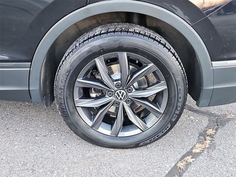 Used 2022 Volkswagen Tiguan SE image 8