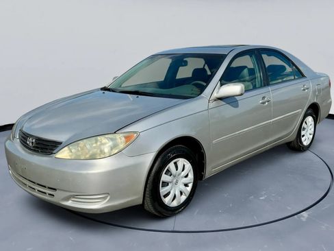 Used 2005 Toyota Camry LE FWD image 2