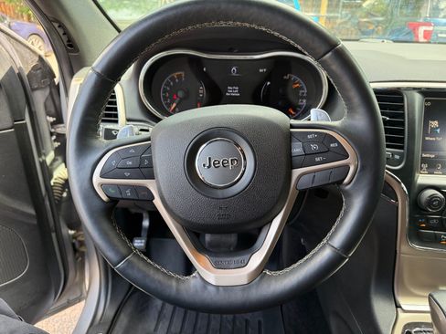 Used 2017 Jeep Grand Cherokee Limited w/ Luxury Group II AWD/4WD image 9