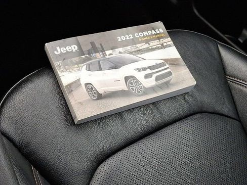 Certified 2022 Jeep Compass Latitude image 30