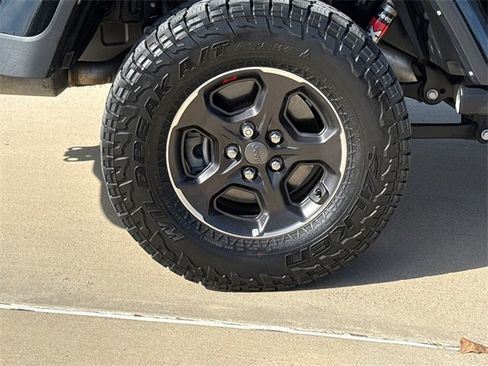 Used 2022 Jeep Gladiator Rubicon w/ Cold Weather Group image 9