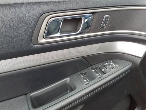 Used 2016 Ford Explorer XLT w/ Equipment Group 201A AWD/4WD image 12