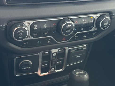 Used 2025 Jeep Wrangler Unlimited Sahara w/ Safety Group image 23