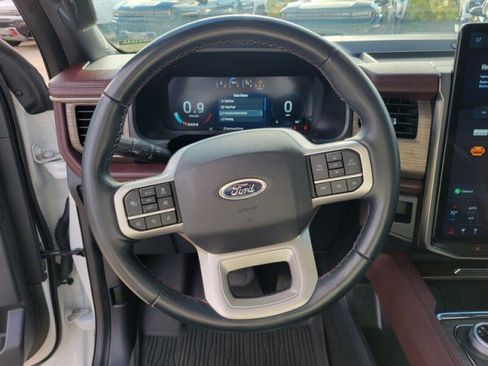 Used 2022 Ford Expedition Limited image 16