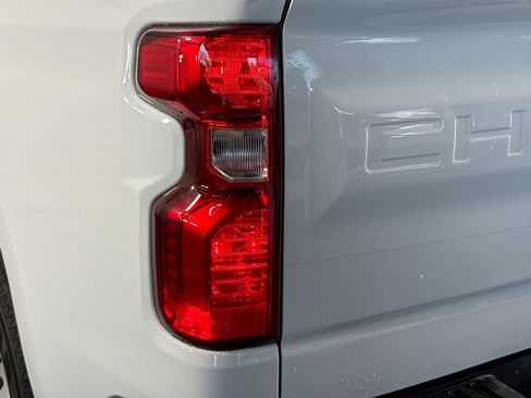 Used 2022 Chevrolet Silverado 1500 W/T w/ Trailering Package image 34