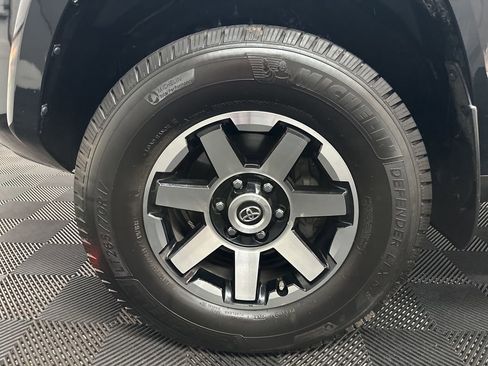 Used 2019 Toyota 4Runner TRD Off-Road AWD/4WD image 37