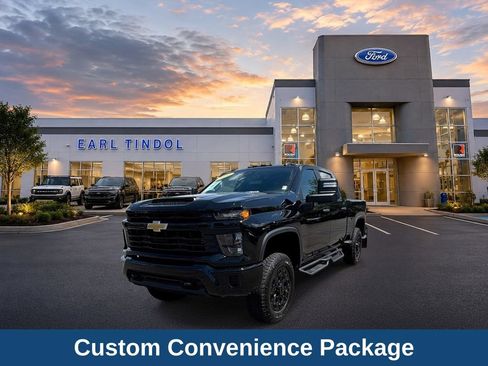 Used 2024 Chevrolet Silverado 2500 Custom w/ Custom Value Package AWD/4WD image 4
