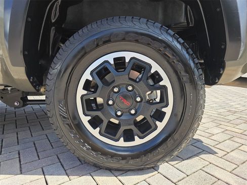 Certified 2025 Toyota Tacoma TRD Off-Road image 19