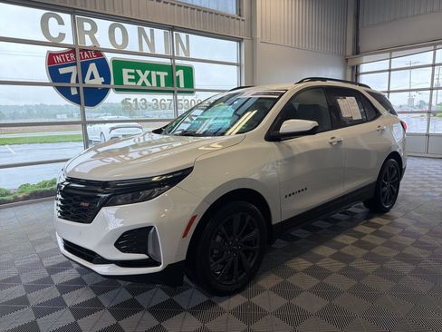 Used 2024 Chevrolet Equinox RS w/ LPO, Floor Liner Package FWD image 3