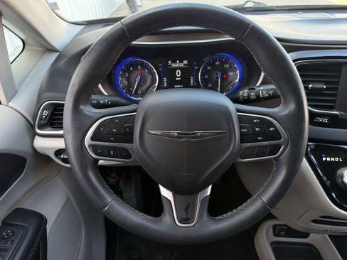 Used 2022 Chrysler Voyager LX image 11