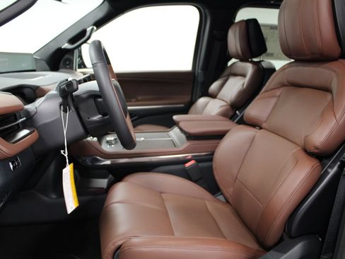 New 2026 Lincoln Navigator Reserve AWD/4WD image 23