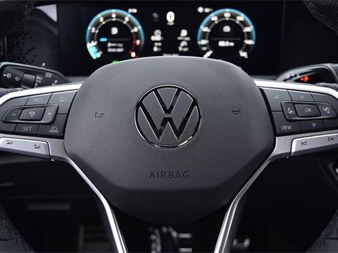 New 2026 Volkswagen Tiguan SE R-Line image 17