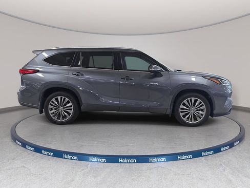 Used 2021 Toyota Highlander Platinum AWD/4WD image 6