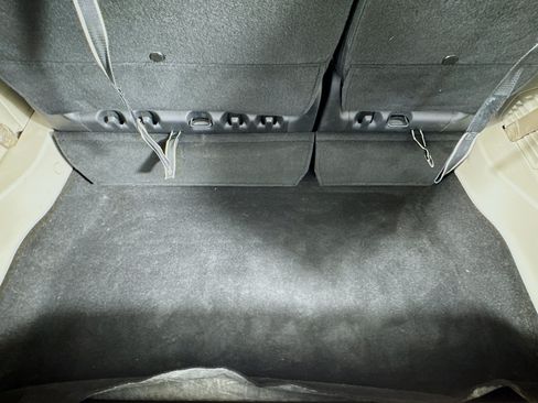 Used 2022 Chrysler Voyager LX FWD image 33