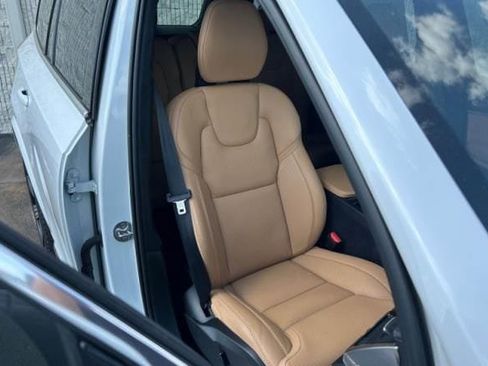 Used 2023 Volvo XC90 B6 Ultimate w/ Lounge Package image 5