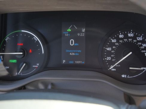 Used 2024 Toyota Sienna XLE w/ XLE Plus Package FWD image 22