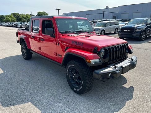 Used 2023 Jeep Gladiator Sport AWD/4WD image 3