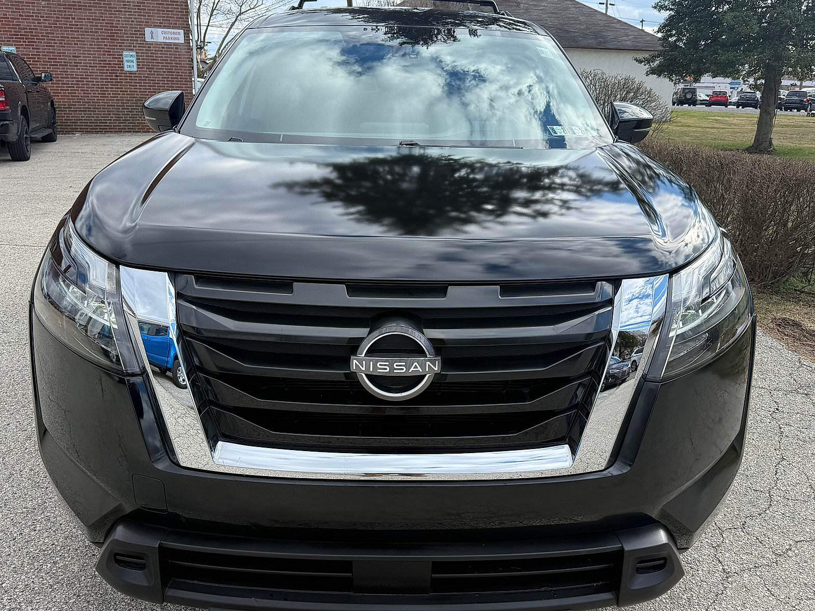 Used 2023 Nissan Pathfinder SV AWD/4WD image 9