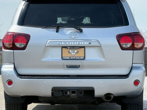 Used 2019 Toyota Sequoia SR5 AWD/4WD image 4