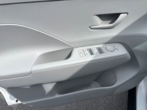 Certified 2025 Hyundai Kona SEL image 9